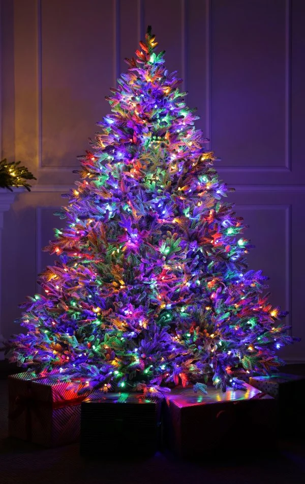 Spritzguss Weihnachtsbaum mit Schnee Dual Led 750-240 cm Alpine Fraser Snowy