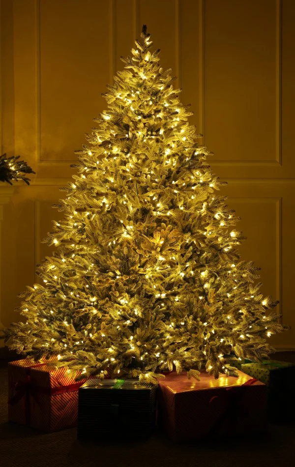Spritzguss Weihnachtsbaum mit Schnee Dual Led 750-240 cm Alpine Fraser Snowy