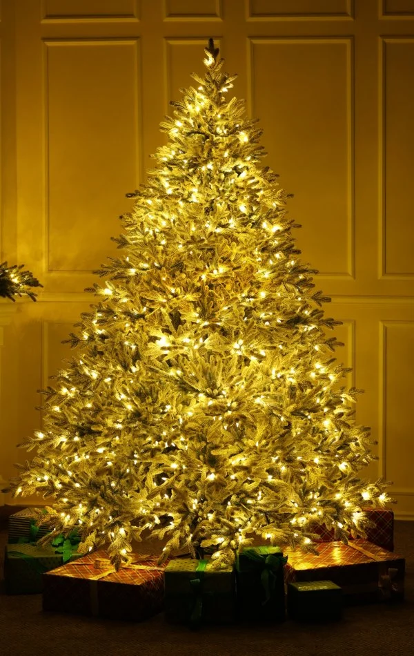 Spritzguss Weihnachtsbaum mit Schnee 900 Dual Led-270 cm Alpine Fraser Snowy