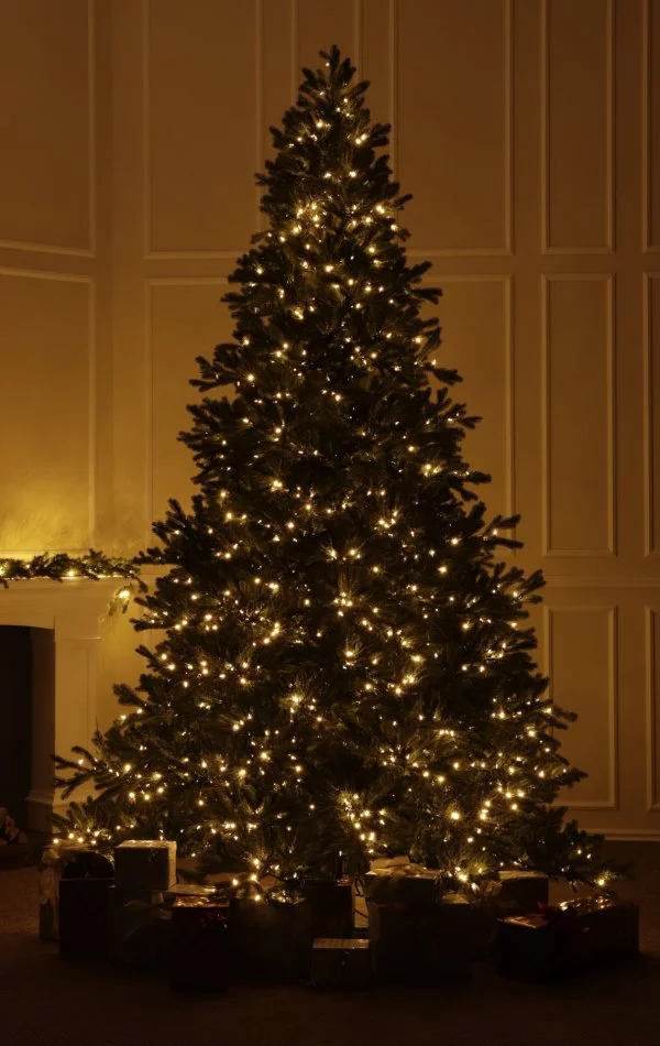 Brad artificial de lux Full 3D Black Hill Spruce 425 cm-3100 LED, brad urias cu atmosferă festivă
