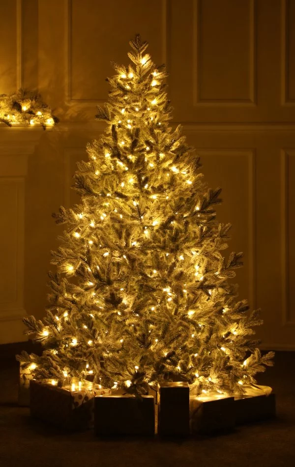 Künstlicher Weihnachtsbaum mit Schnee LED 350-180 cm The Snowy Dream