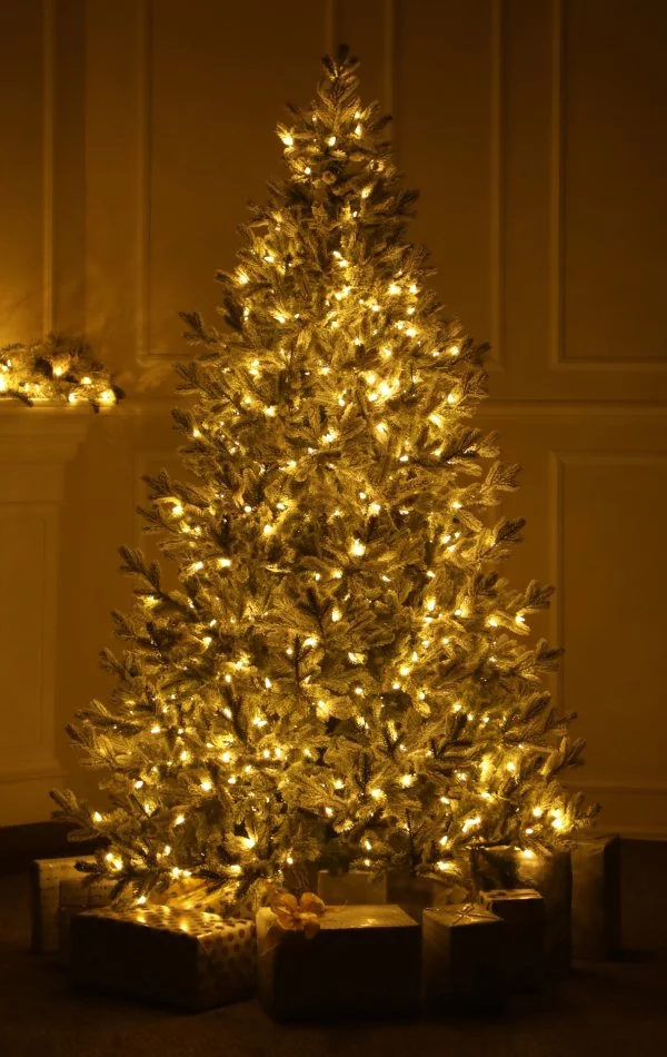 Künstlicher Weihnachtsbaum wie echt mit Schnee LED 500-210 cm The Snowy Dream