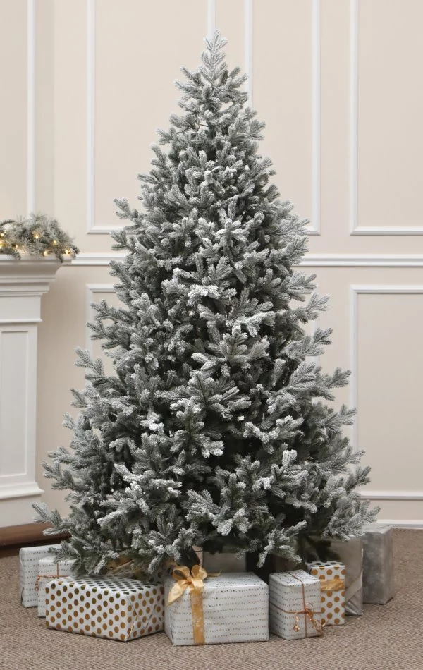 Spritzguss Weihnachtsbaum mit Schnee 230 cm- The Snowy Dream
