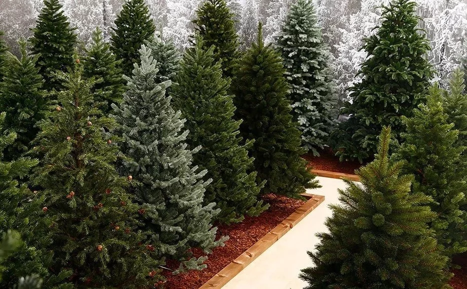 Showroom für künstliche Weihnachtsbäume
